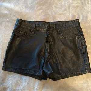 Urban Outfitters BDG Black Faux Leather High Rise Erin Five Pocket Short Sz 27w